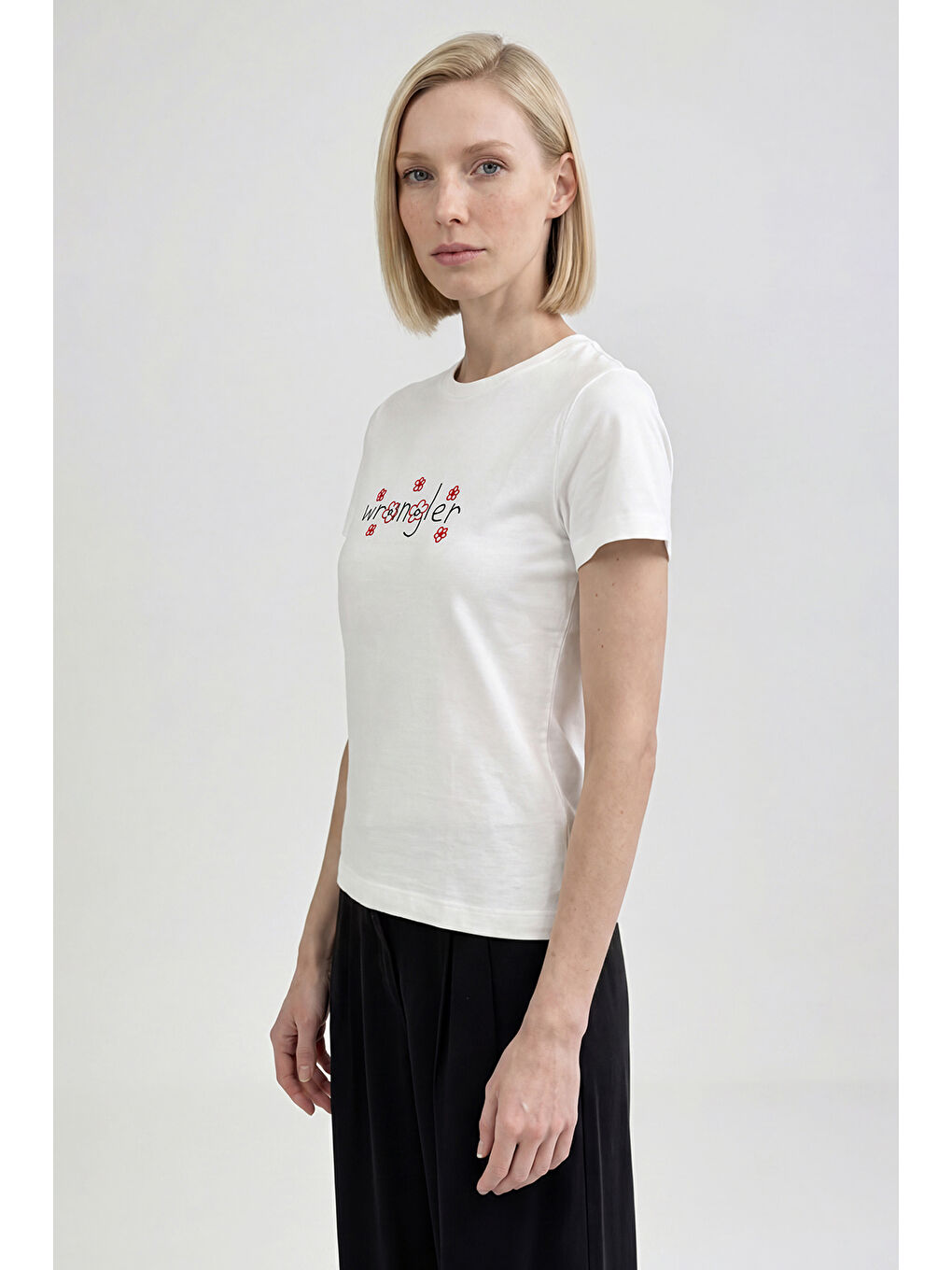 Beyaz %100 Pamuk Regular Fit Normal Kesim Bisiklet Yaka Logo Detaylı Tişört-2