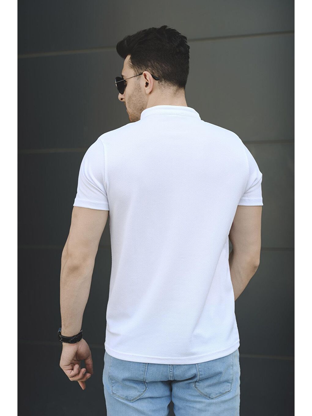 Beyaz Hakim Yaka Petek Kumaş Yarım Fermuarlı Erkek Tişört-2