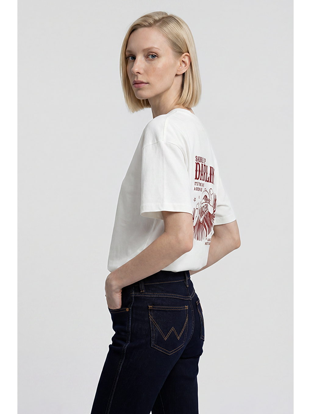 Beyaz %100 Pamuk Loose Fit Rahat Kesim Bisiklet Yaka Logo Detaylı Tişört-1