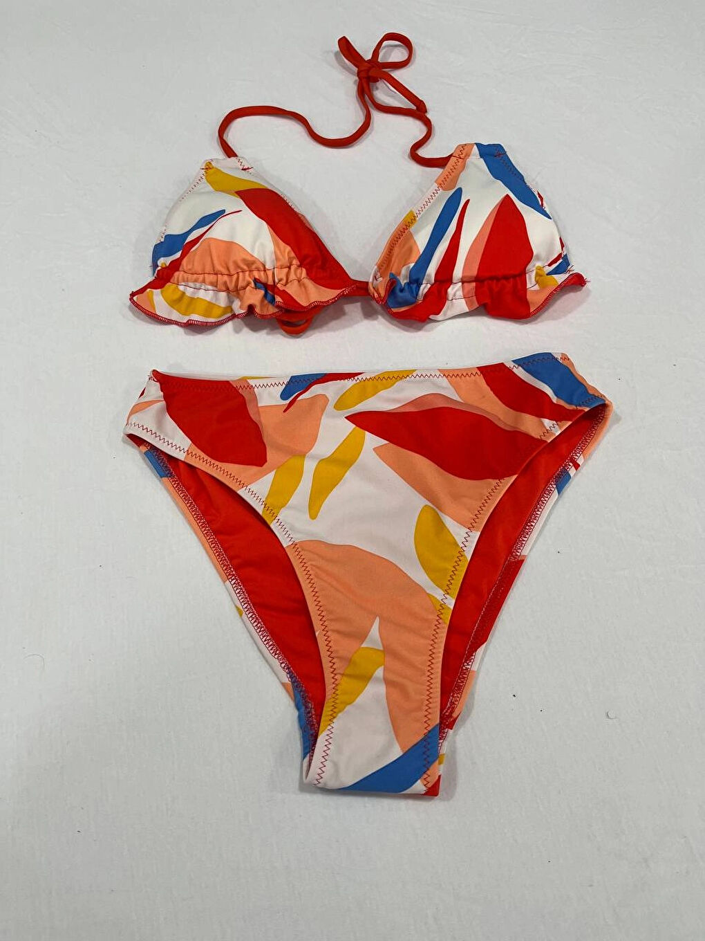 Siyah Kadın Çok Renkli Tropikal Desenli Astarlı Üçgen Bikini Takım HZL25S-AR1616-3