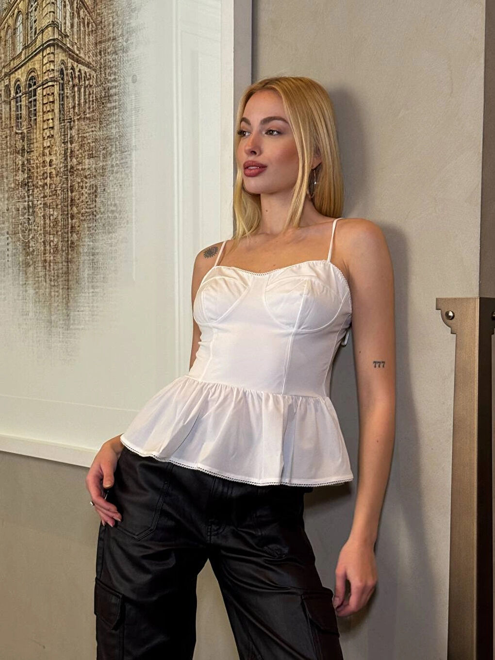 Kadın Beyaz Volanlı Arkadan Fermuarlı Dokuma Bluz HZL25S-ZK11231-3