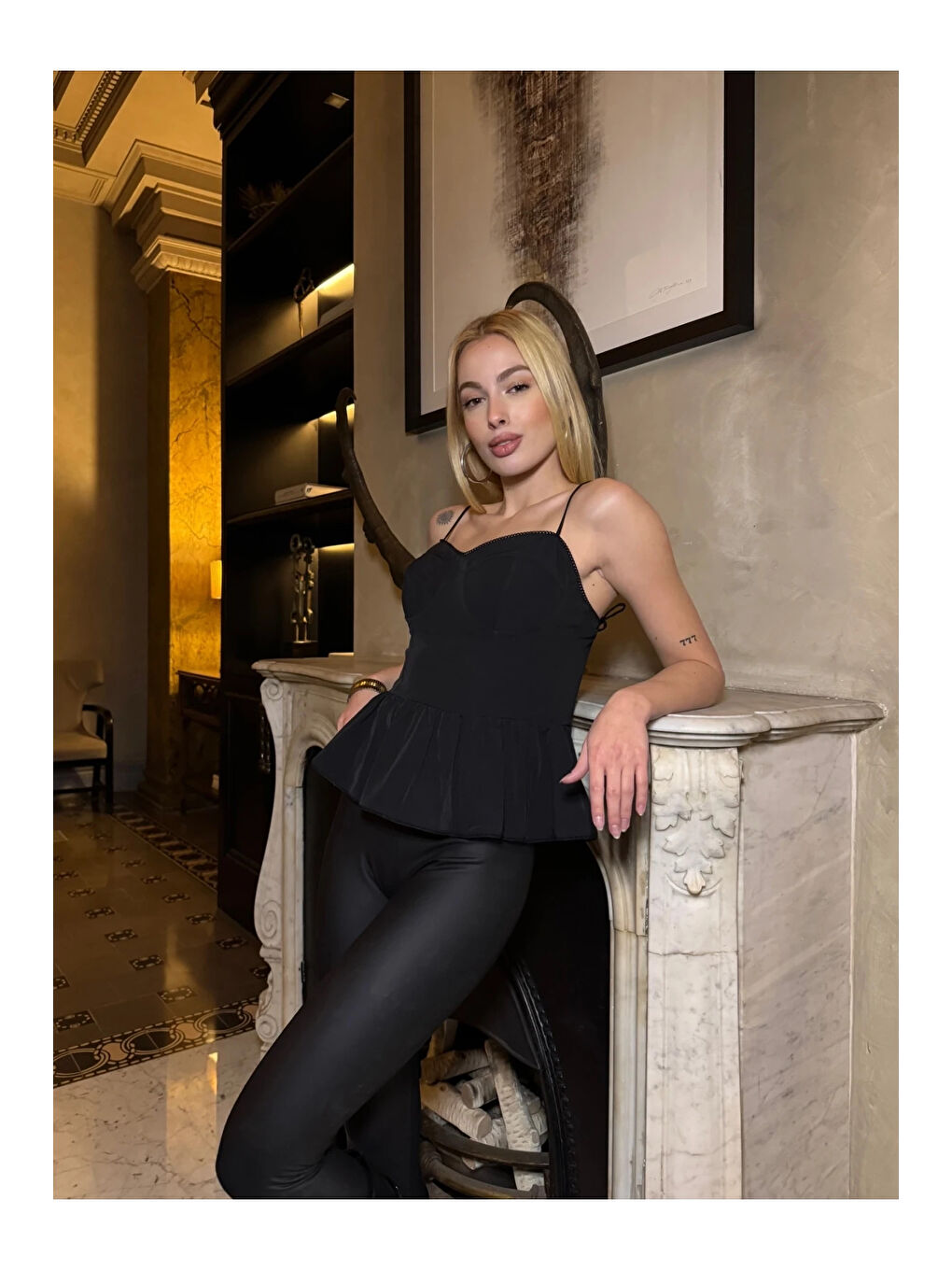 Kadın Siyah Volanlı Arkadan Fermuarlı Dokuma Bluz HZL25S-ZK11231-2