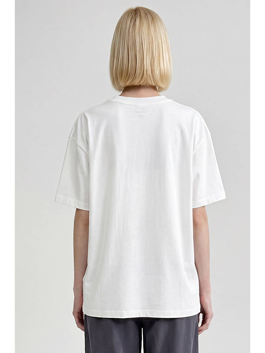 Beyaz %100 Pamuk Relaxed Fit Rahat Kesim Bisiklet Yaka Logo Detaylı Tişört-8