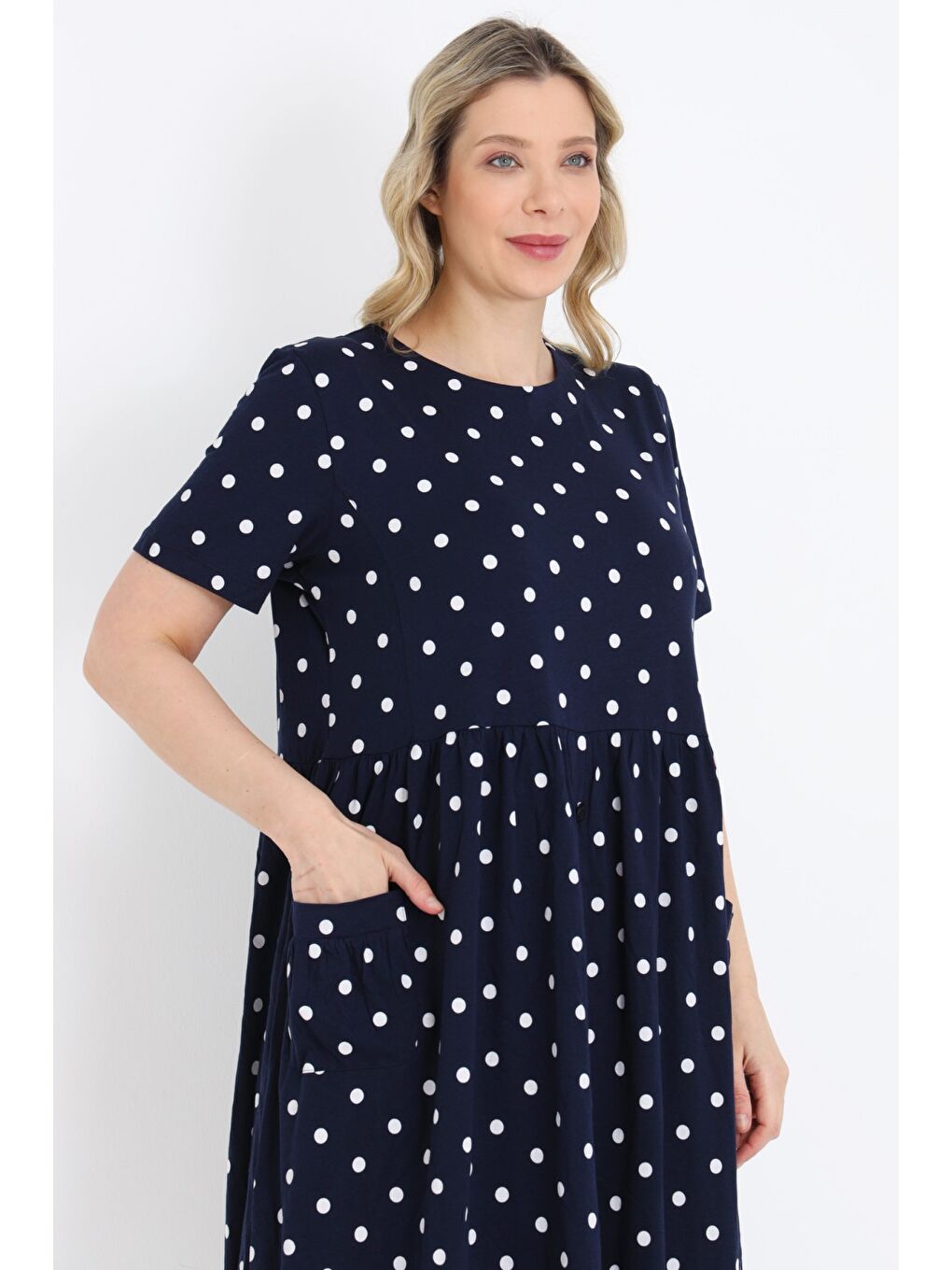 Kadın Lacivert Puantiyeli Büyük Beden Cepli Düğmeli Pamuklu Büyük Beden Kısa Kollu Elbise-3