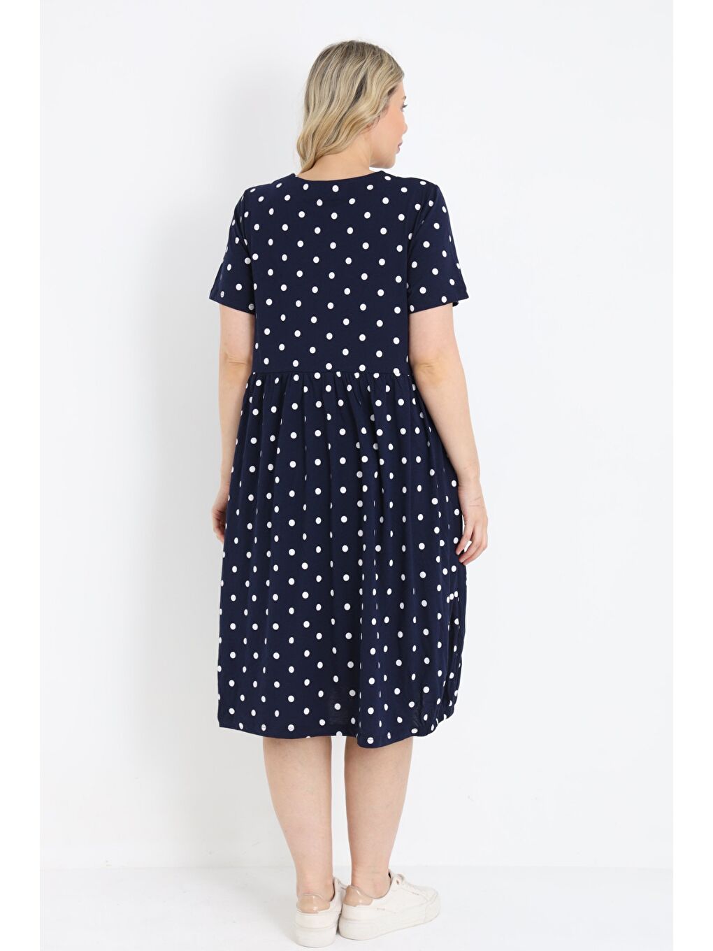 Kadın Lacivert Puantiyeli Büyük Beden Cepli Düğmeli Pamuklu Büyük Beden Kısa Kollu Elbise-5