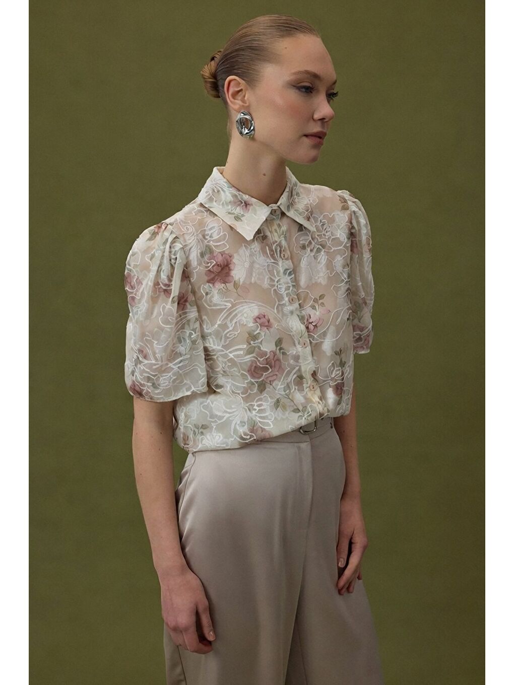 Pembe Nakışlı Kısa Kollu Gömlek - Pudra-1