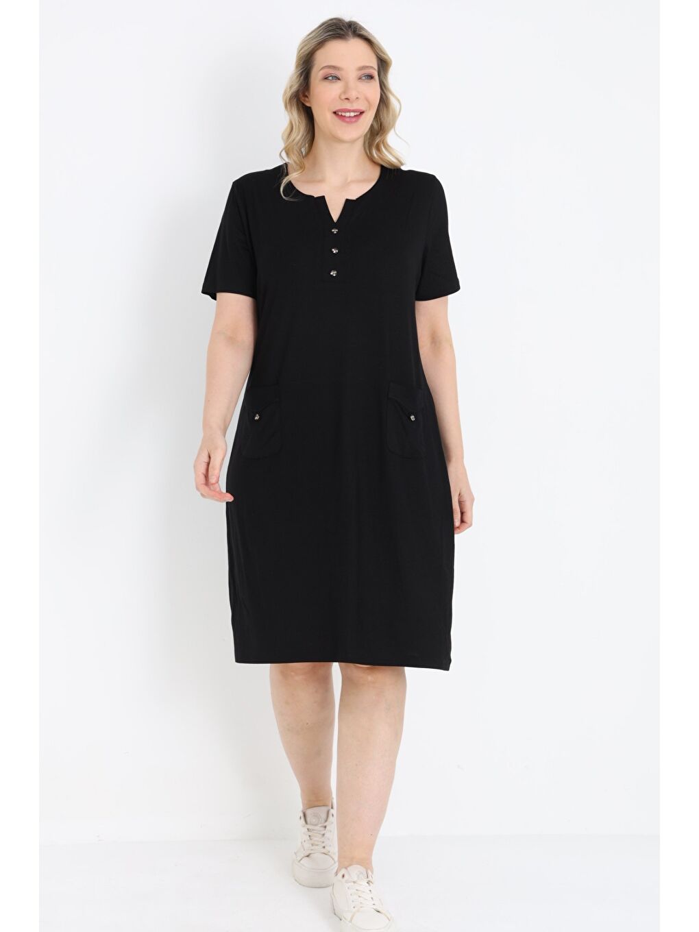 Siyah Kadın Büyük Beden Elastanlı V Yaka Düğmeli Cepli Kısa Kollu Elbise