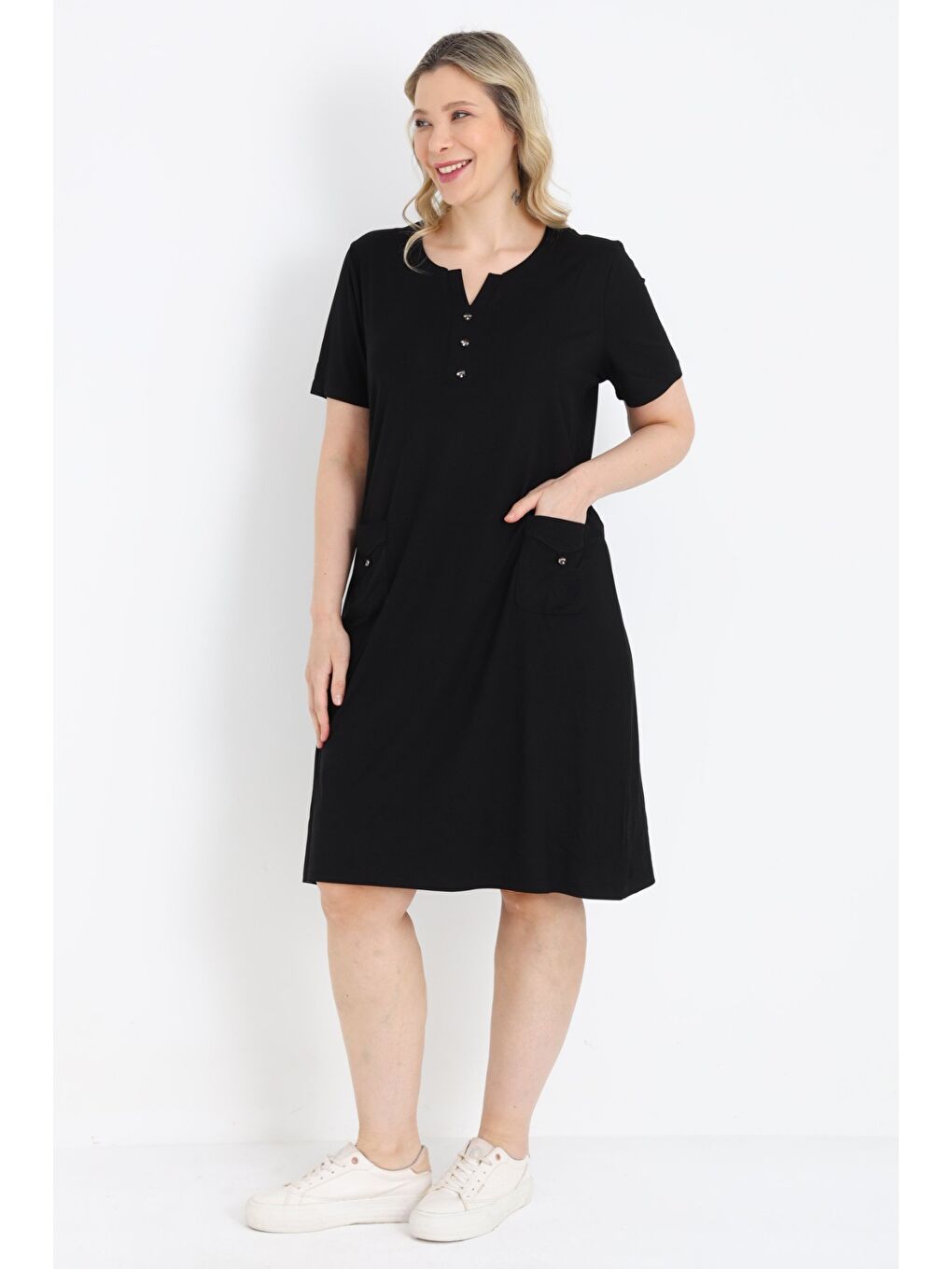 Siyah Kadın Büyük Beden Elastanlı V Yaka Düğmeli Cepli Kısa Kollu Elbise-1