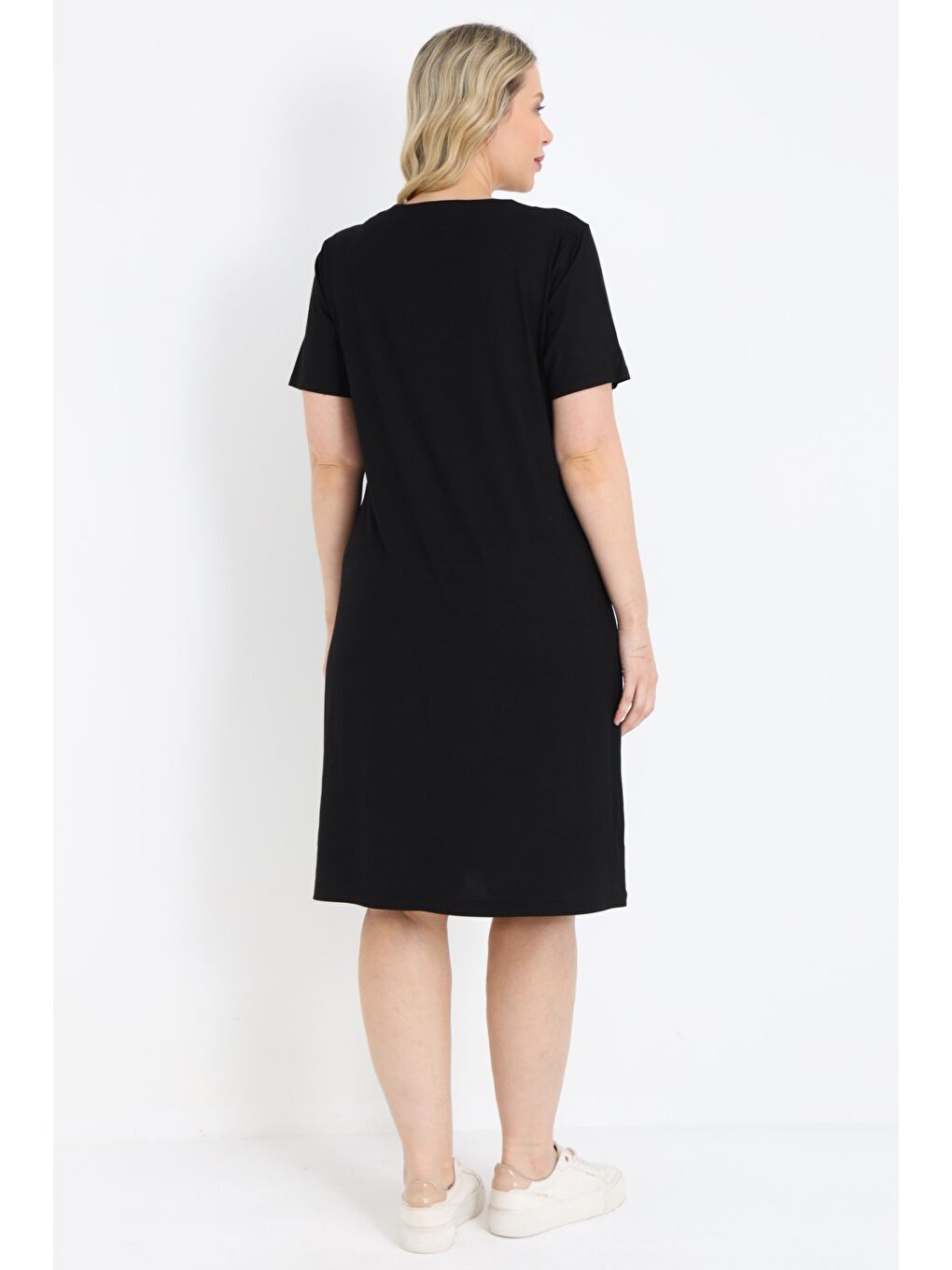 Siyah Kadın Büyük Beden Elastanlı V Yaka Düğmeli Cepli Kısa Kollu Elbise-5