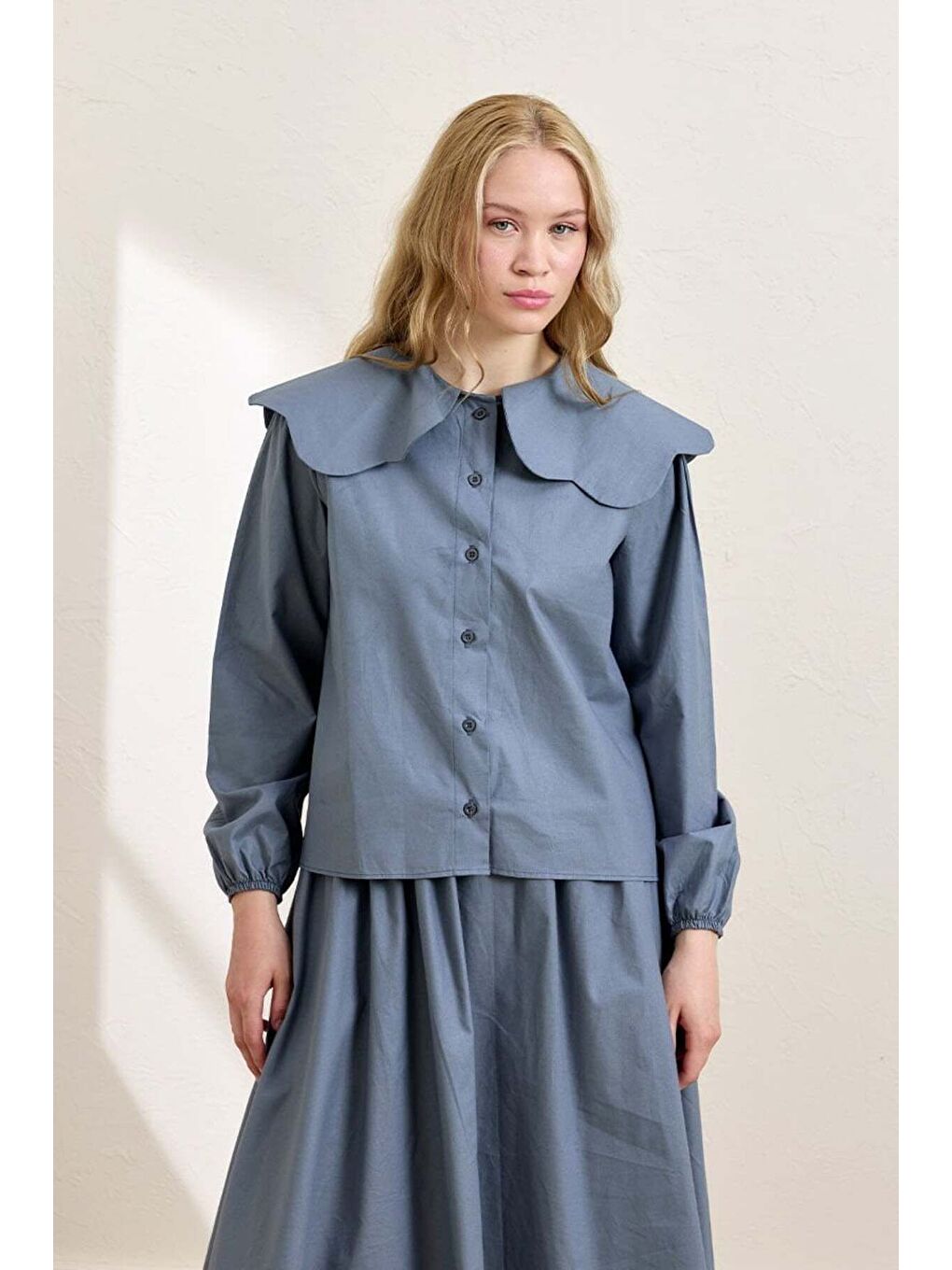 İndigo Papatya Yaka Crop Gömlek