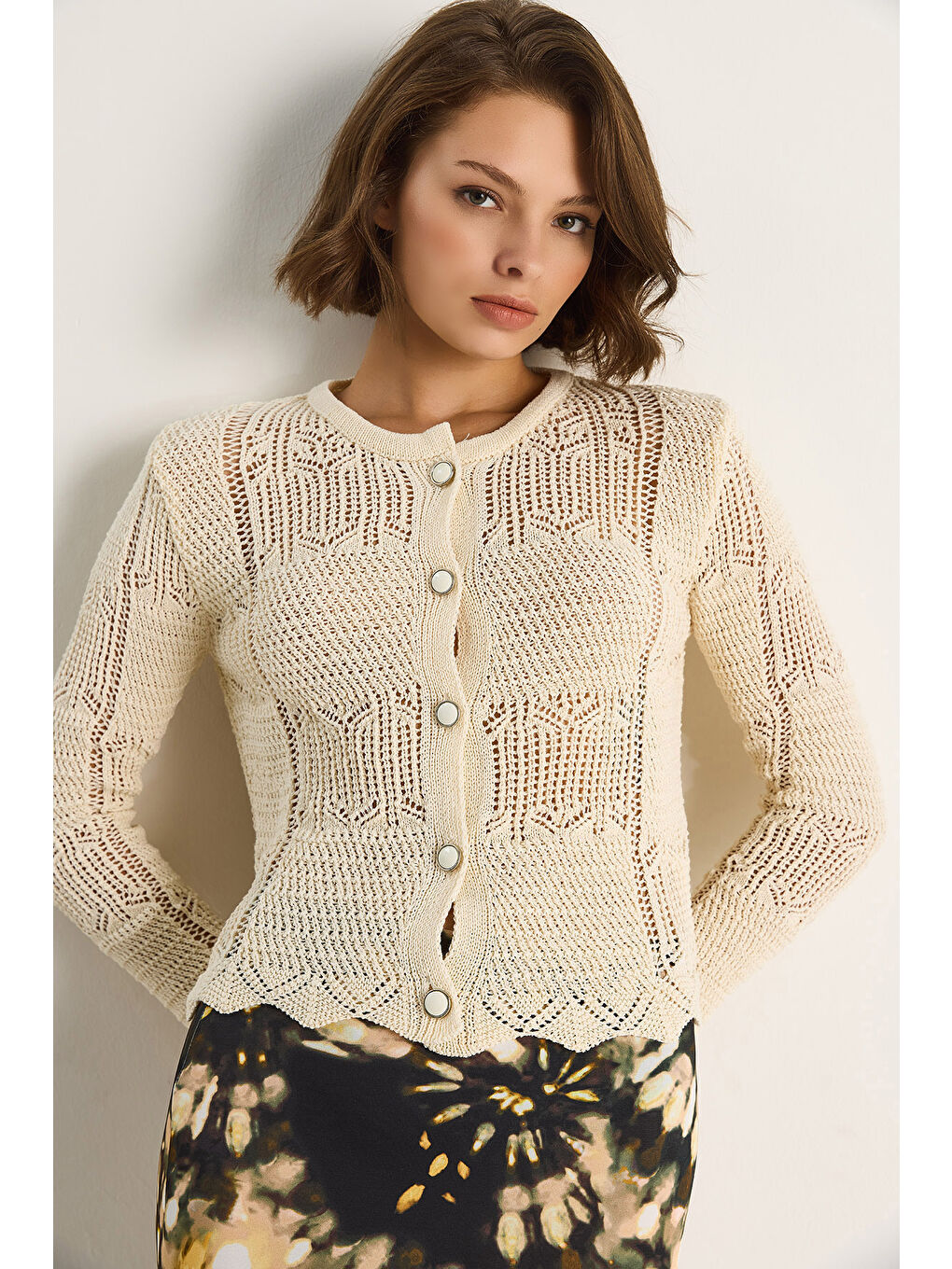 Ekru Kadın Delikli İşlemeli Triko Hırka