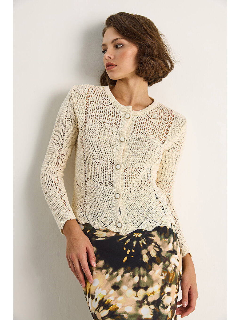 Ekru Kadın Delikli İşlemeli Triko Hırka-1