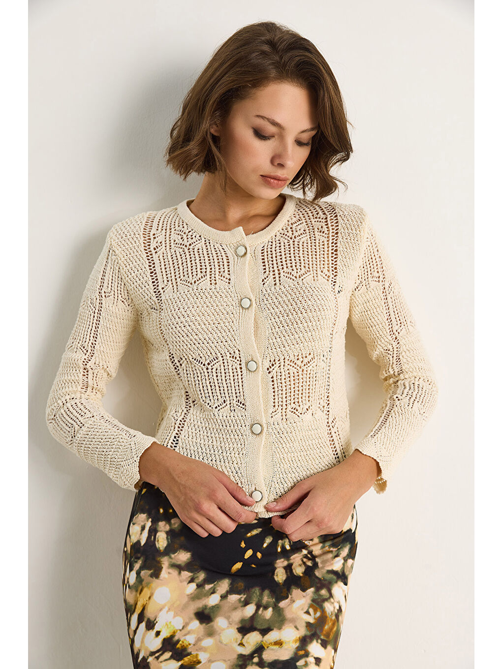 Ekru Kadın Delikli İşlemeli Triko Hırka-2