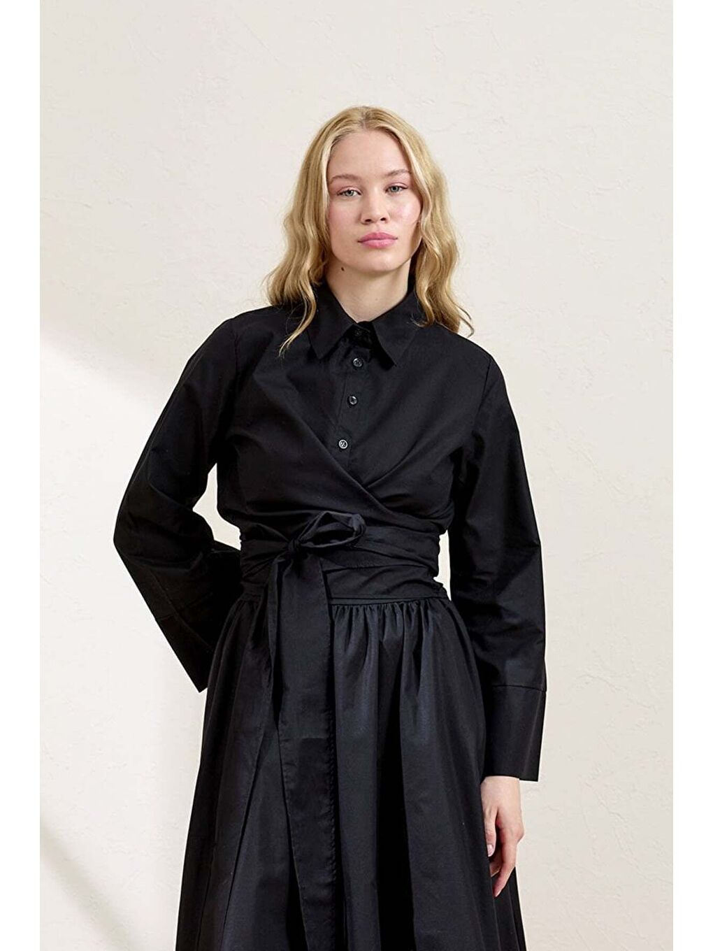 Siyah Bağlamalı Gömlek-1