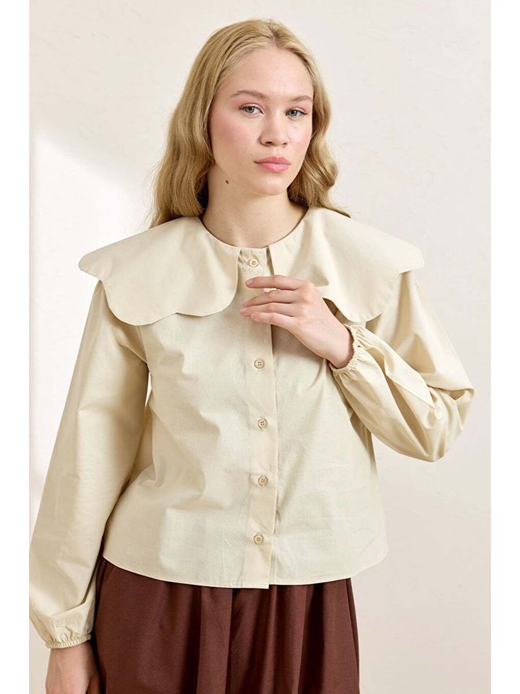 Ekru Krem Papatya Yaka Crop Gömlek-2