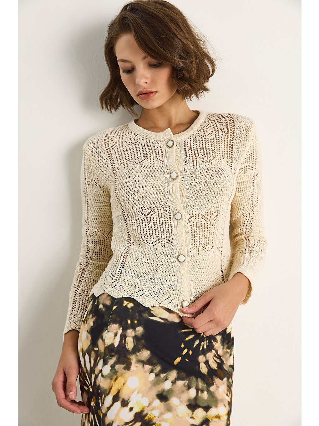 Ekru Kadın Delikli İşlemeli Triko Hırka-3