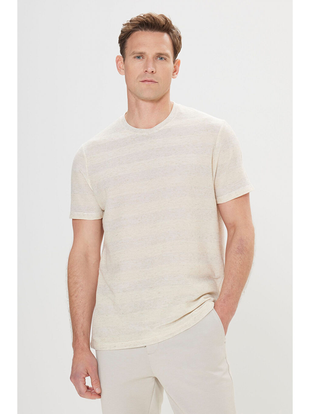 Erkek Bej-Ekru Keten Slim Fit Dar Kesim Bisiklet Yaka Çizgili Tişört