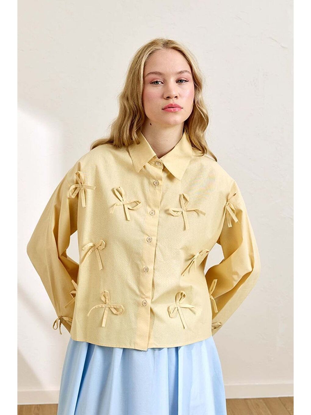Tereyağ Sarısı Fiyonk Detay Crop Gömlek-1