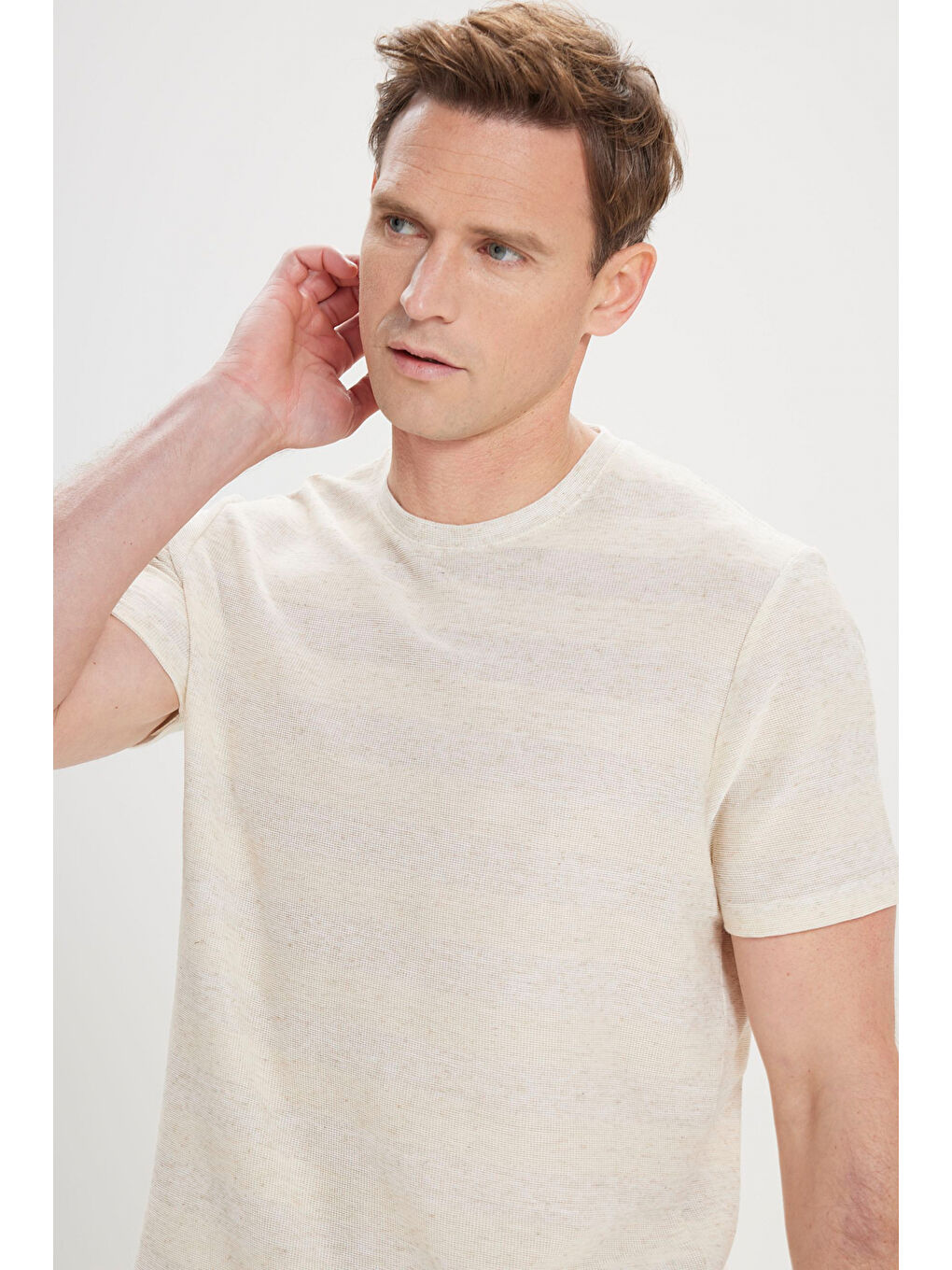 Erkek Bej-Ekru Keten Slim Fit Dar Kesim Bisiklet Yaka Çizgili Tişört-2