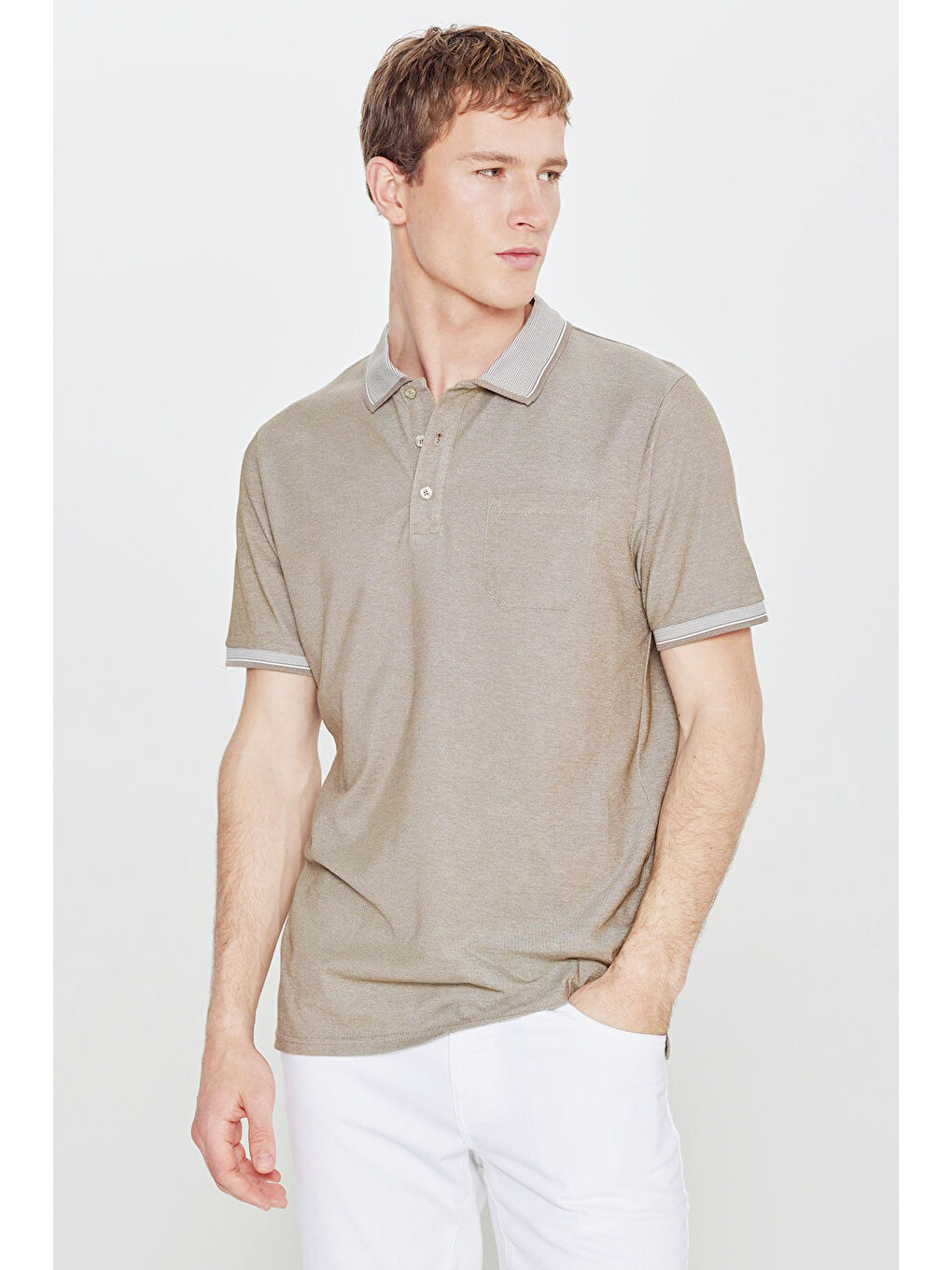 Erkek Nefti-Beyaz Pamuklu Comfort Fit Rahat Kesim Polo Yaka Cepli Tişört