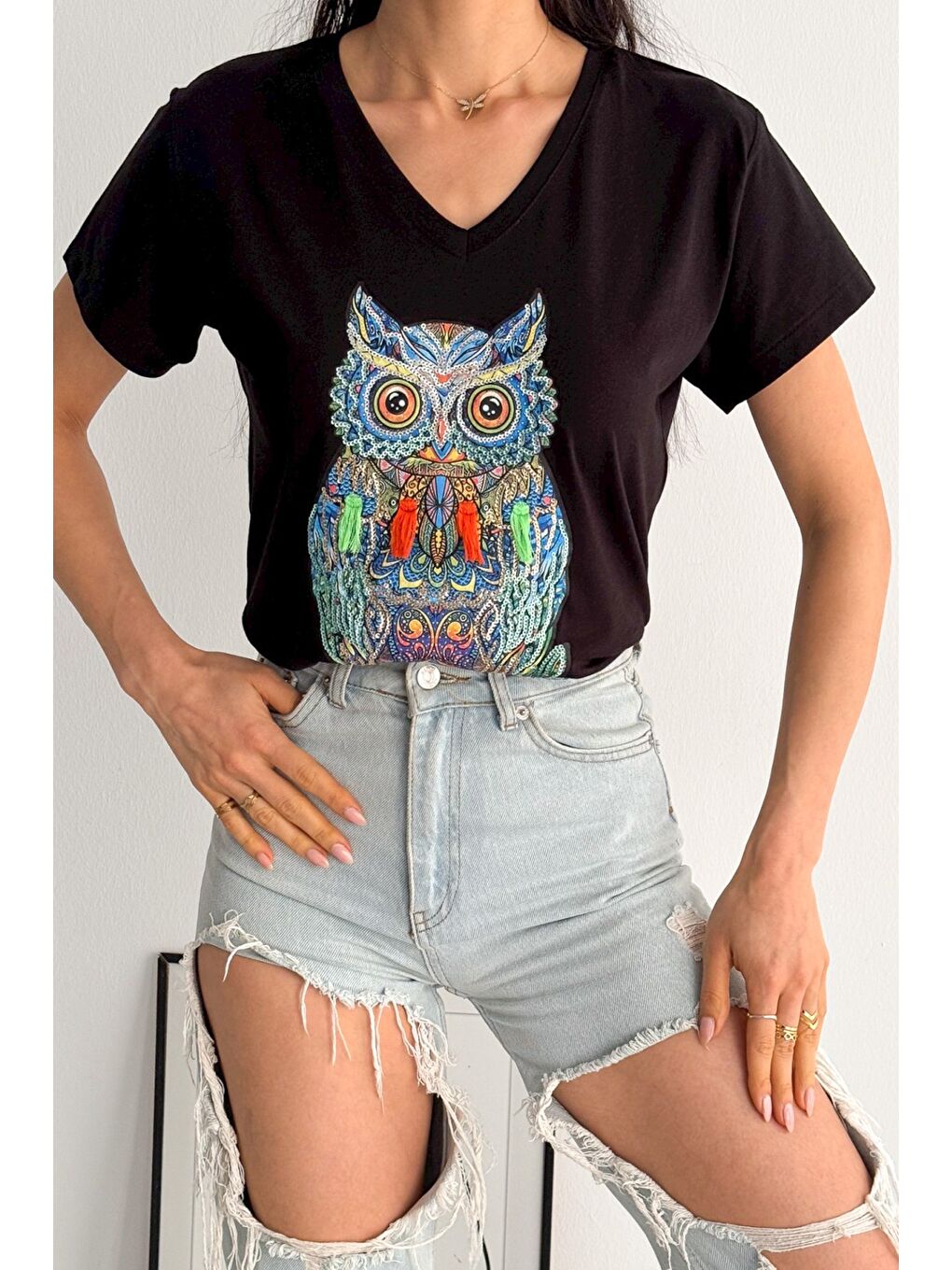 Siyah V Yaka Kısa Kol Pul Payet Aplikeli Örme Regular Fit T-Shirt-2