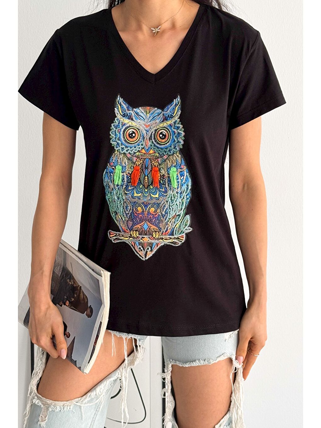 Siyah V Yaka Kısa Kol Pul Payet Aplikeli Örme Regular Fit T-Shirt-4