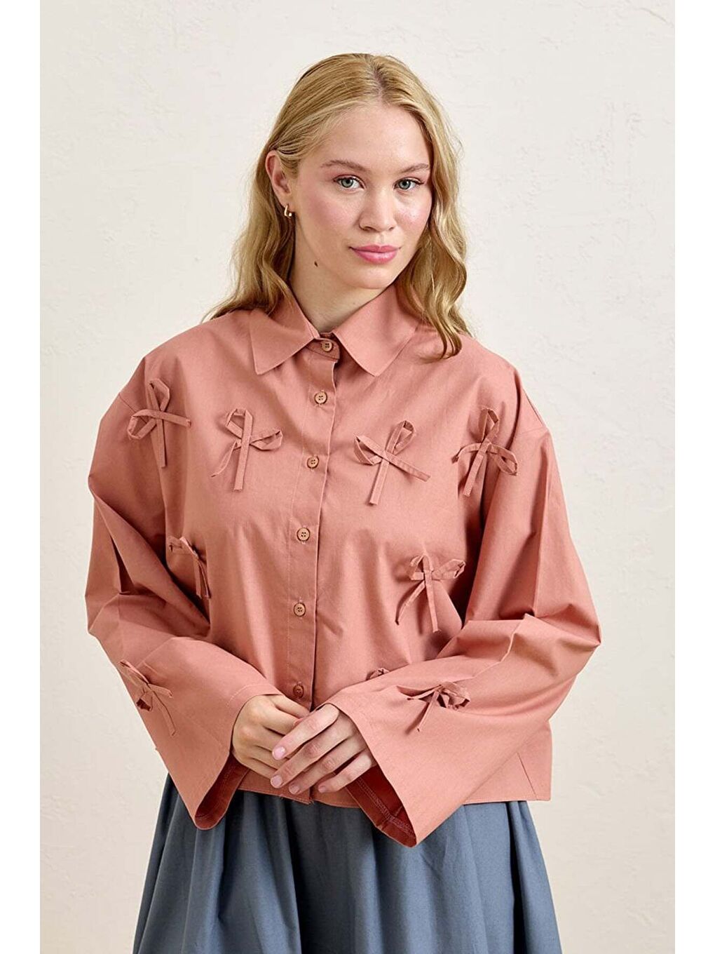 Pembe Somon Fiyonk Detay Crop Gömlek-1