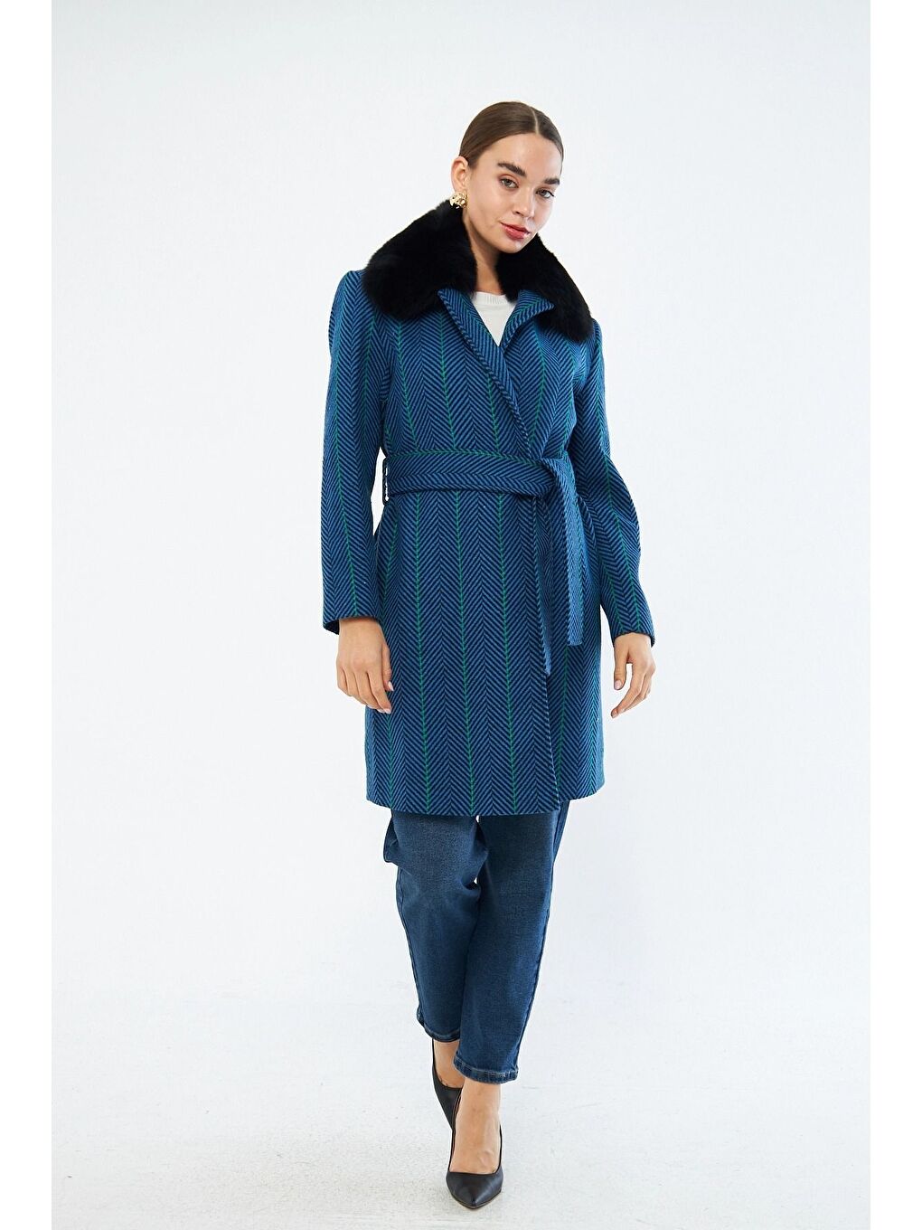 Çizgili Kürk Detaylı Siyah Kaban