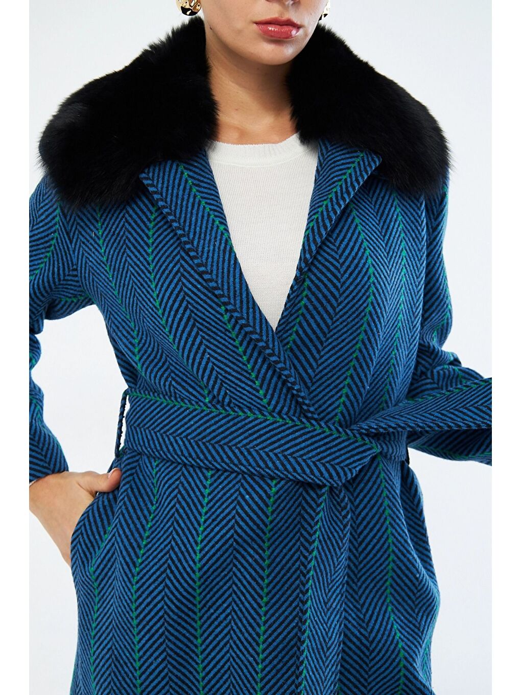 Çizgili Kürk Detaylı Siyah Kaban-1