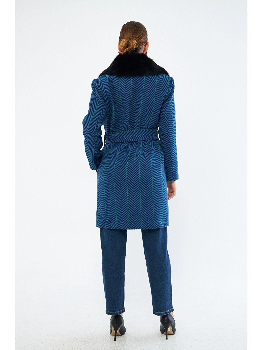 Çizgili Kürk Detaylı Siyah Kaban-2