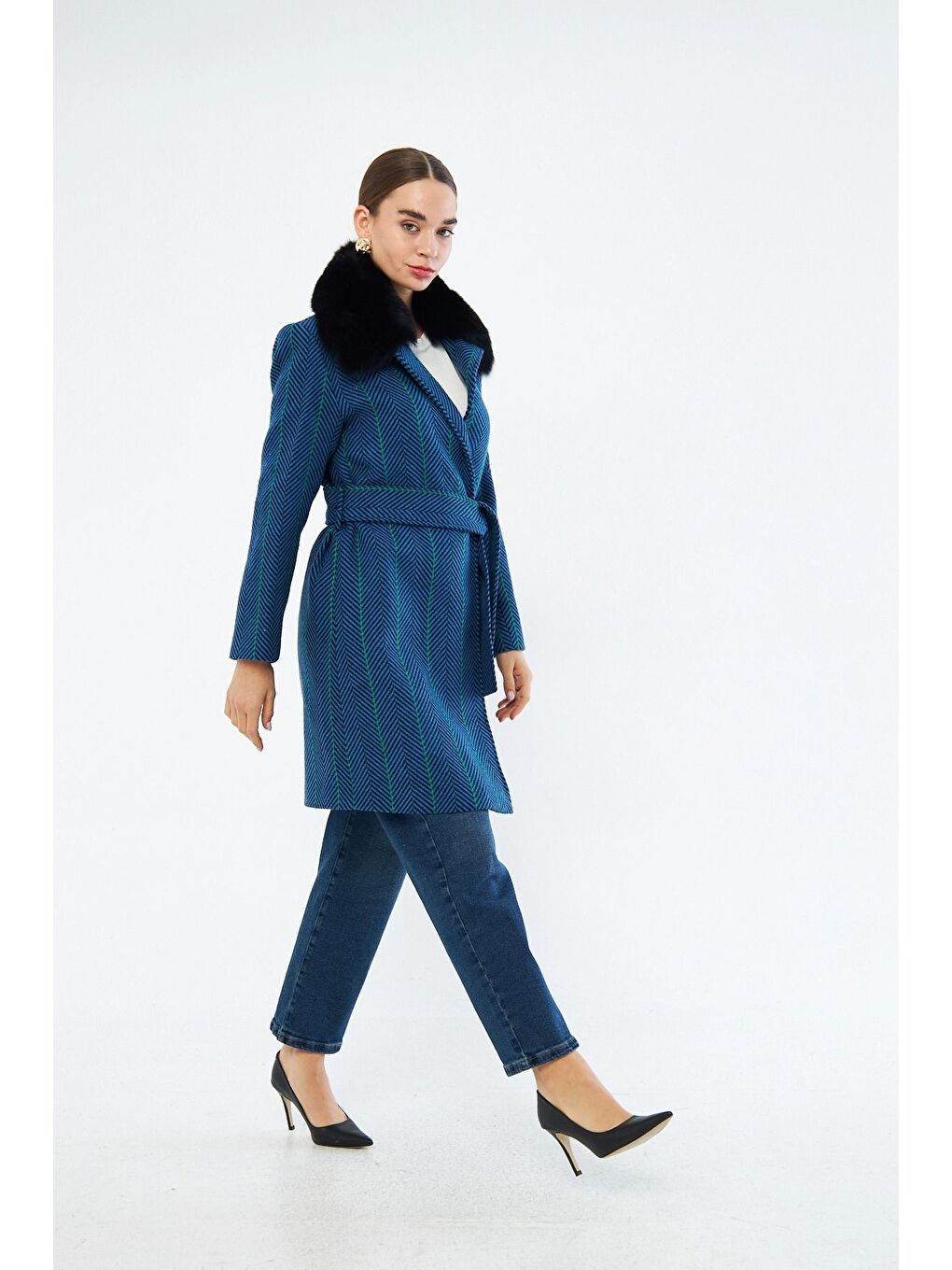 Çizgili Kürk Detaylı Siyah Kaban-3