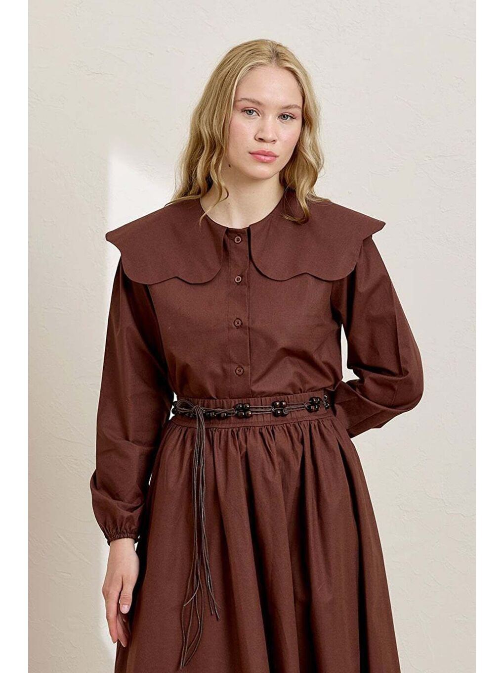 Kahverengi Acı Kahve Papatya Yaka Crop Gömlek