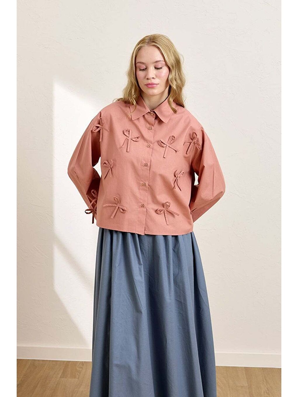 Pembe Somon Fiyonk Detay Crop Gömlek-3