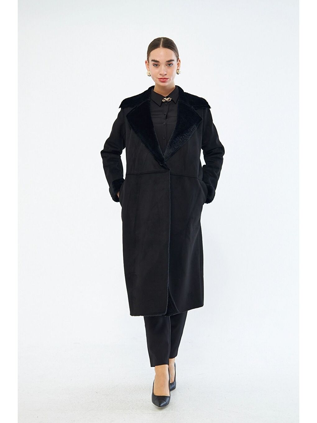 İçi Pelüşlü Siyah Kaban