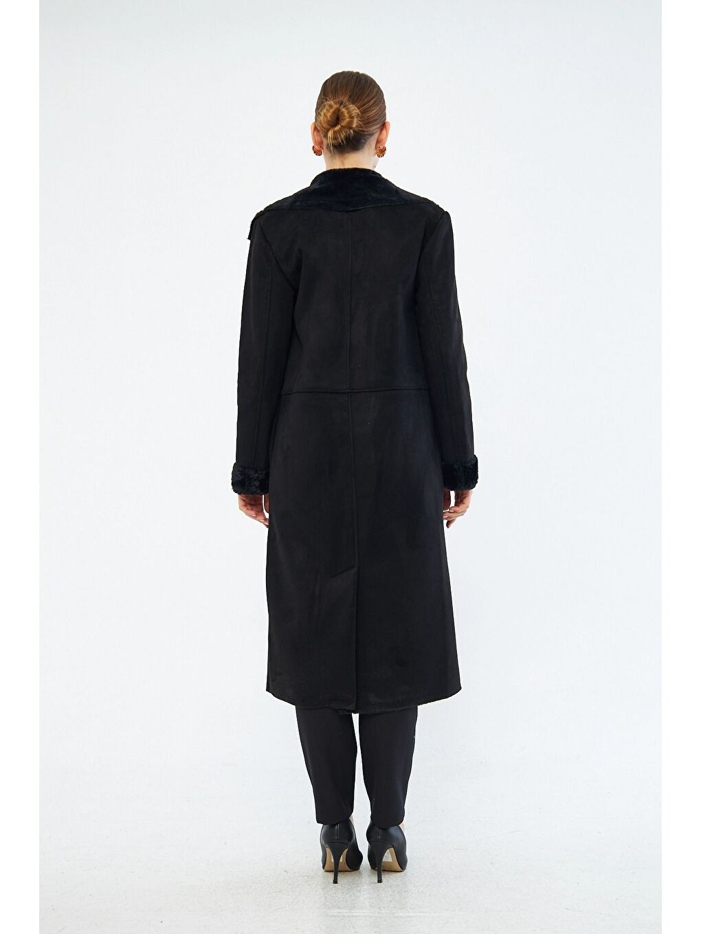 İçi Pelüşlü Siyah Kaban-1