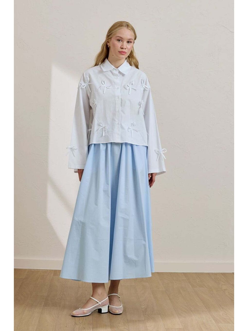 Beyaz Fiyonk Detay Crop Gömlek-2