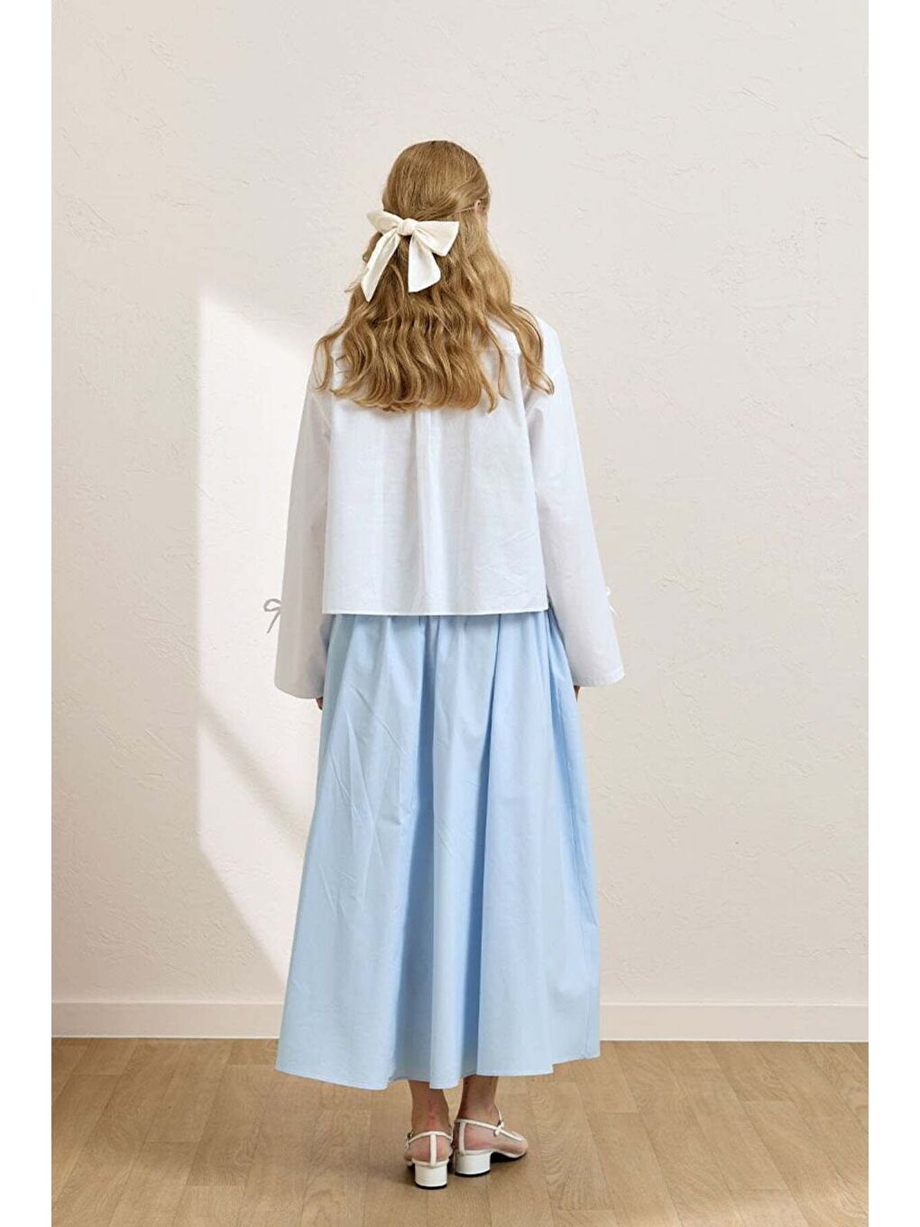 Beyaz Fiyonk Detay Crop Gömlek-3