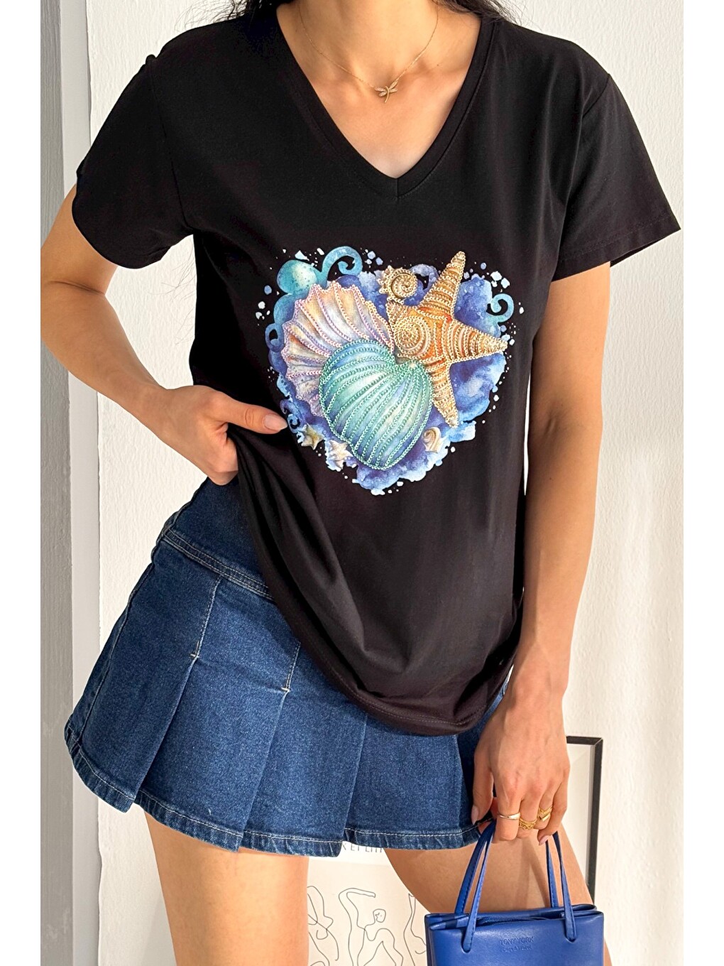 Siyah V Yaka Kısa Kol Pul Payet Aplikeli Örme Regular Fit T-Shirt
