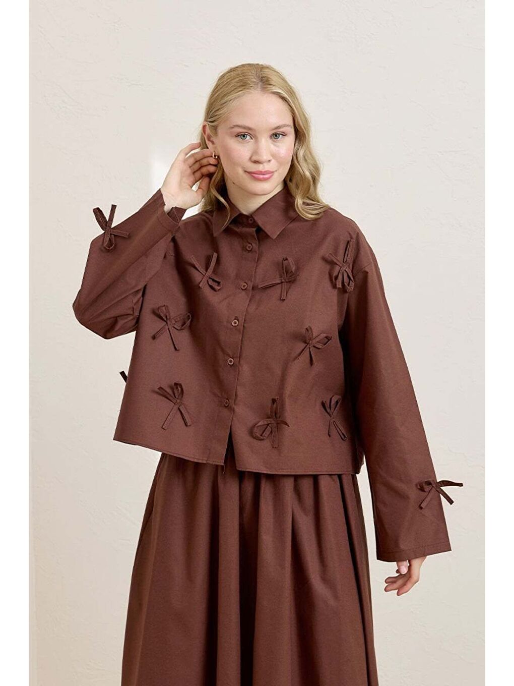 Kahverengi Acı Kahve Fiyonk Detay Crop Gömlek