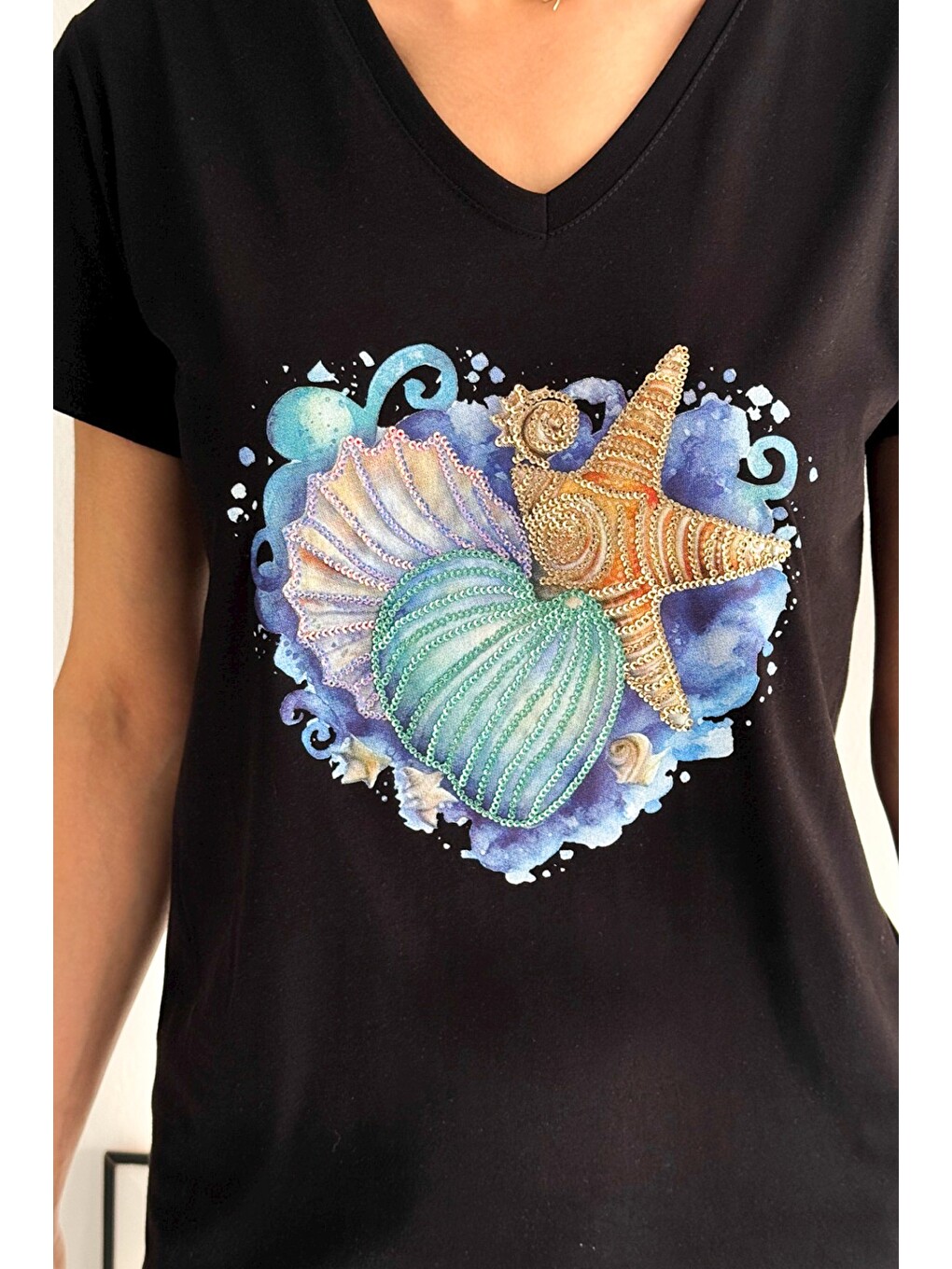 Siyah V Yaka Kısa Kol Pul Payet Aplikeli Örme Regular Fit T-Shirt-1