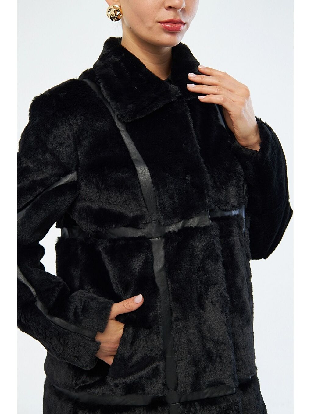 Kürk Detaylı Şeritli Siyah Kaban-3