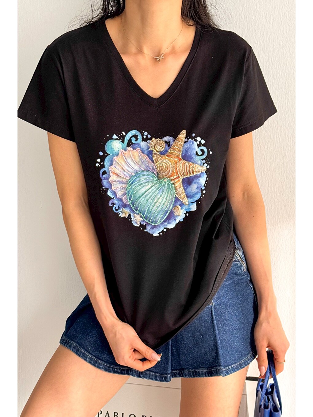 Siyah V Yaka Kısa Kol Pul Payet Aplikeli Örme Regular Fit T-Shirt-2