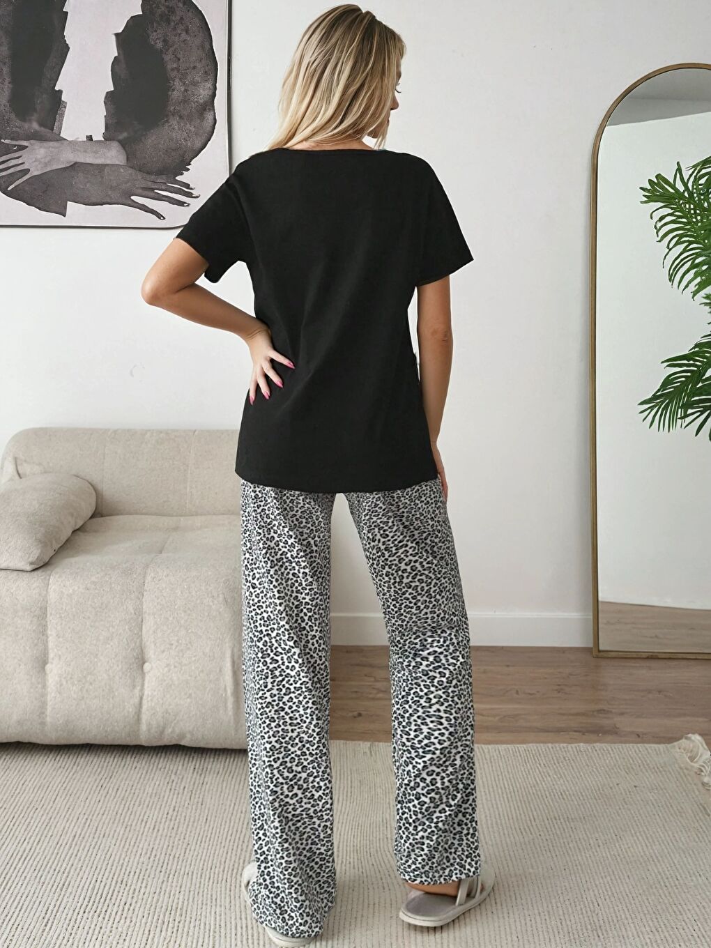 Leopar Desenli Siyah Üstlü Kısa Kol Pijama Takımı-1