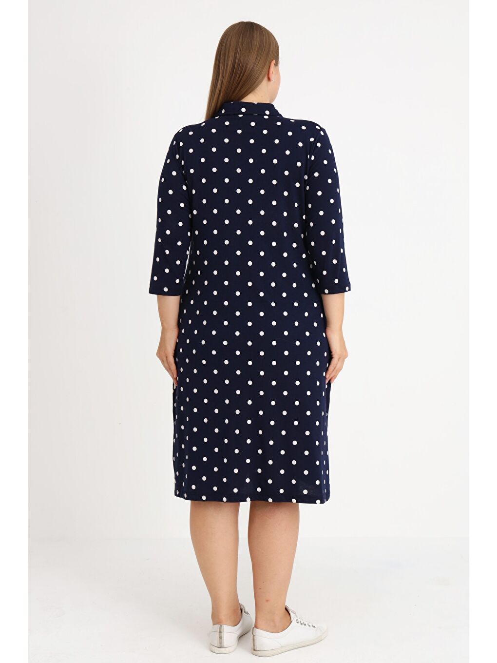 Kadın Büyük Beden Lacivert Puantiyeli Boydan Düğmeli Cepli Truvakar Kollu Pamuklu Elbise-5