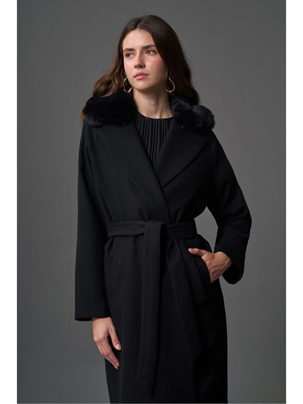 Yaka Kürklü Premium Siyah Kaban-2