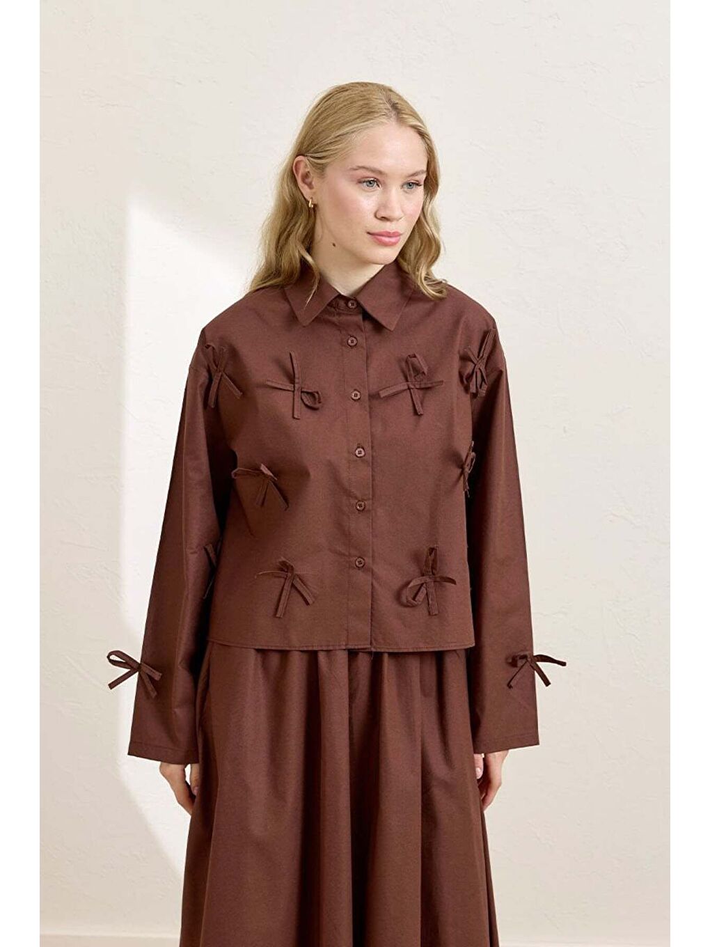 Kahverengi Acı Kahve Fiyonk Detay Crop Gömlek-1