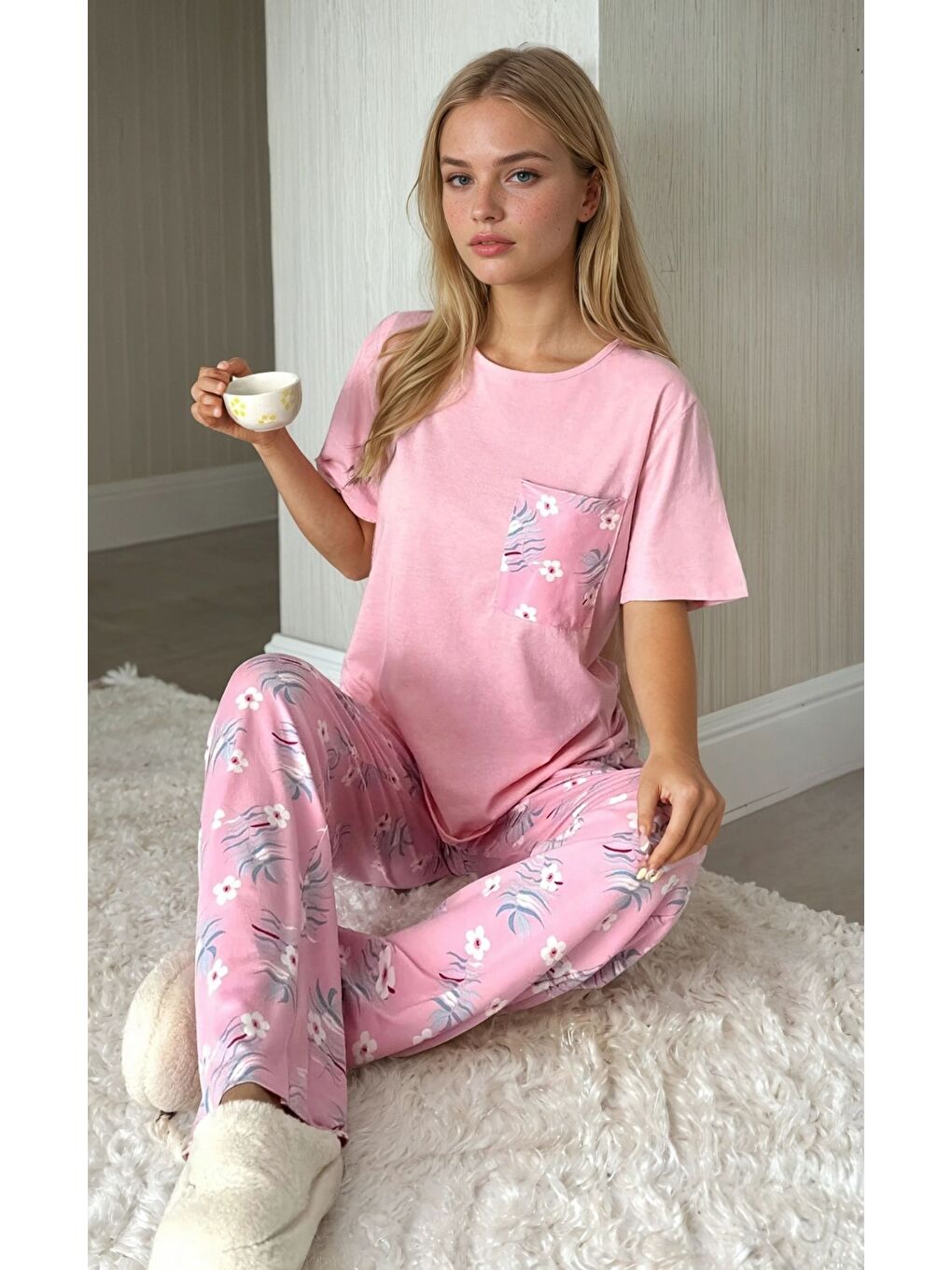 Çiçek Desenli Kısa Kol Pembe Pijama Takımı