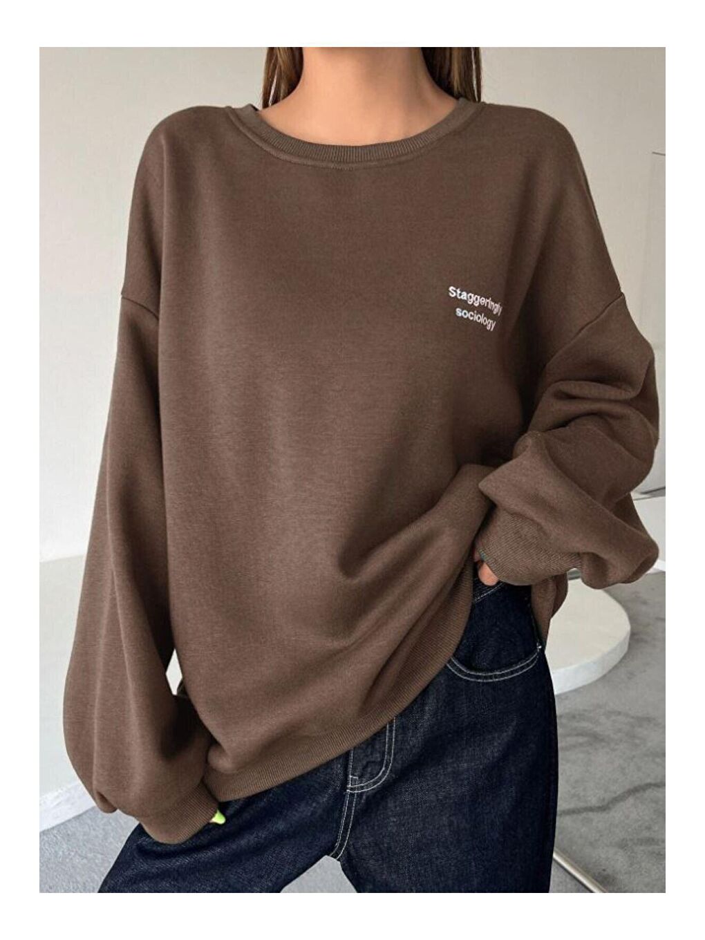 Trendseninle Kahverengi Kadın KAHVERENGİ Staggertly Baskılı Bisiklet Yaka Sweatshirt - 2