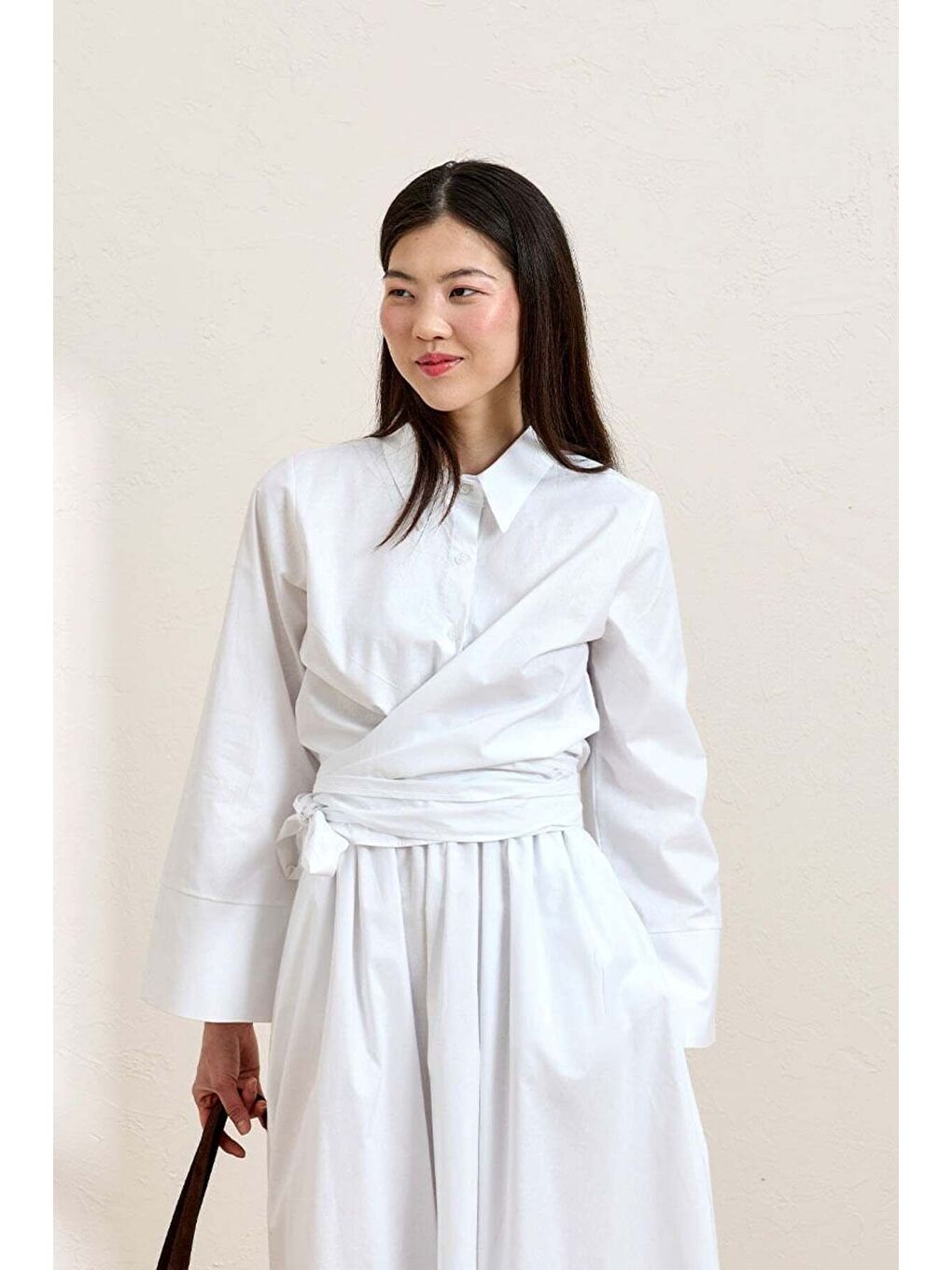 Beyaz Bağlamalı Gömlek