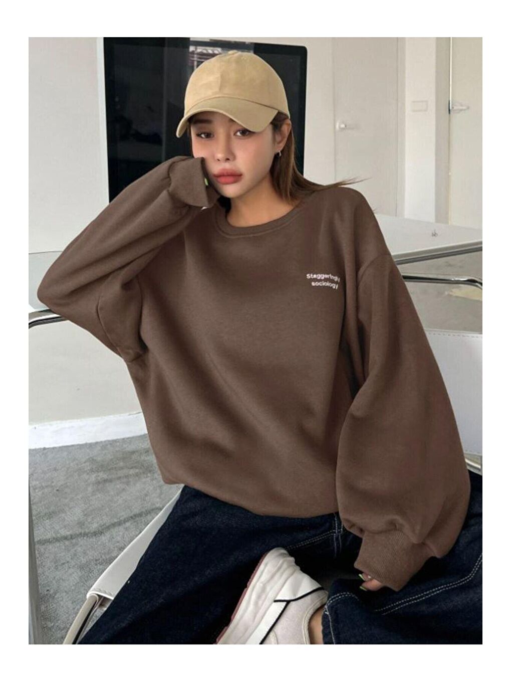 Trendseninle Kahverengi Kadın KAHVERENGİ Staggertly Baskılı Bisiklet Yaka Sweatshirt - 3